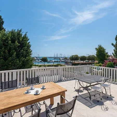 Casa Lungomare بيت ضيافة *