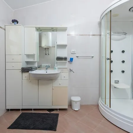 Casa Lungomare أوماغ